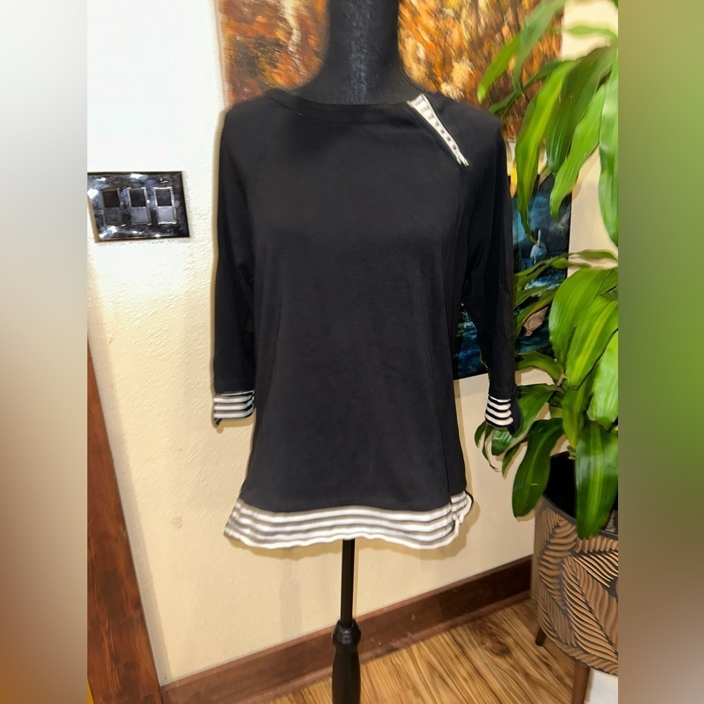 E.L.I. Marinara Pullover Pin Stripe Black and White Size Medium